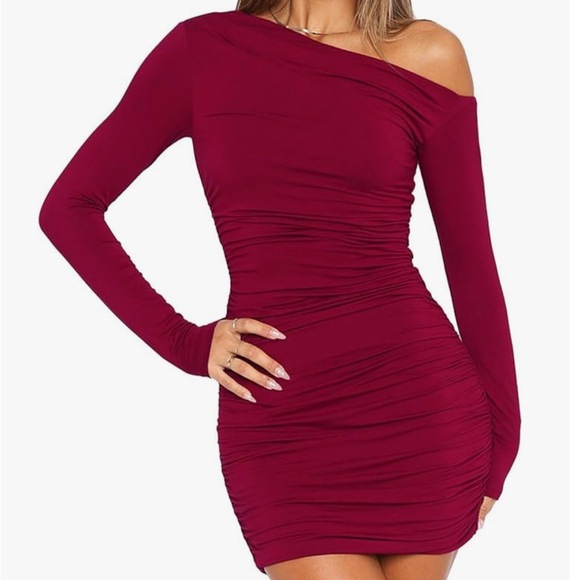 Dresses & Skirts - Women’s Sexy Red Off-Shoulder long sleeve bodycon ruched dress sz medium NEW
